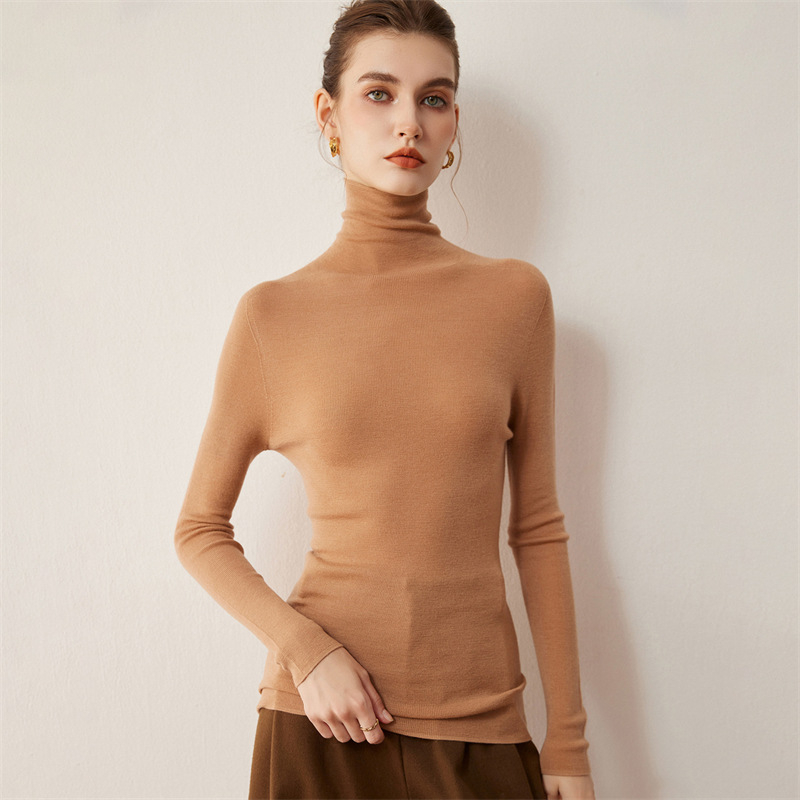 Gyapjú pulóver, magas gallér, karcsú szabás, hosszú ujjú, varratmentes kivitel