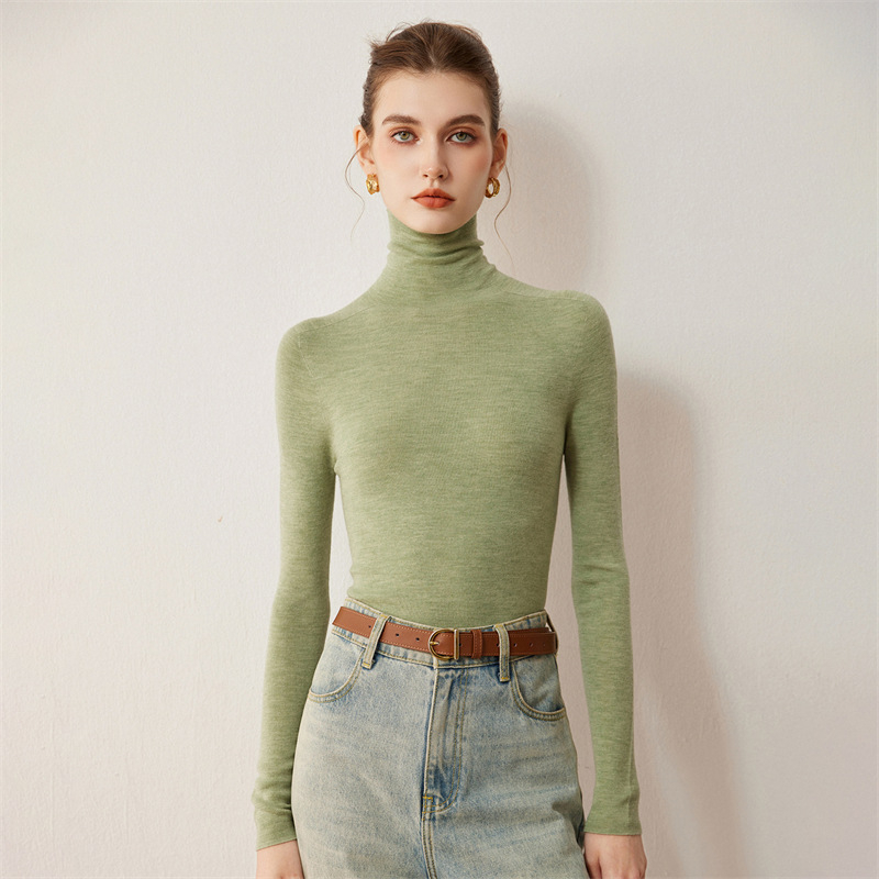 Gyapjú pulóver, magas gallér, karcsú szabás, hosszú ujjú, varratmentes kivitel