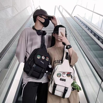 Crossbody torba, street-trend stil, najlon materijal, podstava od poliestera, otvaranje na zip