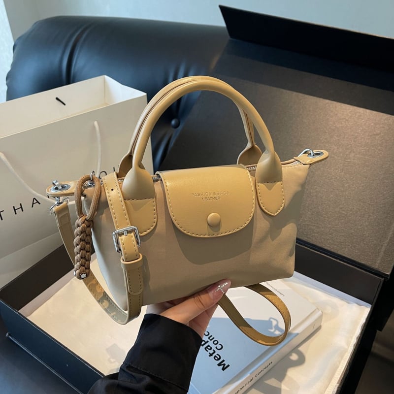 Crossbody Dumpling torba — PU materijal, dumpling oblik, otvaranje kapom, podstava od poliestera, unutarnji džepovi: skriveni džep na zip i džep za telefon