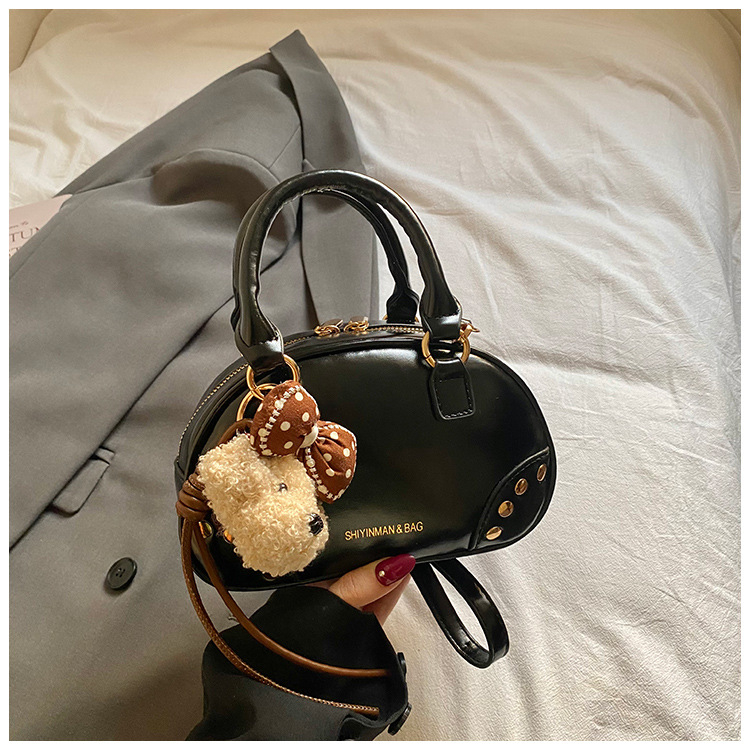 Női PU crossbody táska, városi minimalist stílus, horizontális négyszögletes forma, cipzáras zárás, poliészter bélés, 2026 tavasz szezon