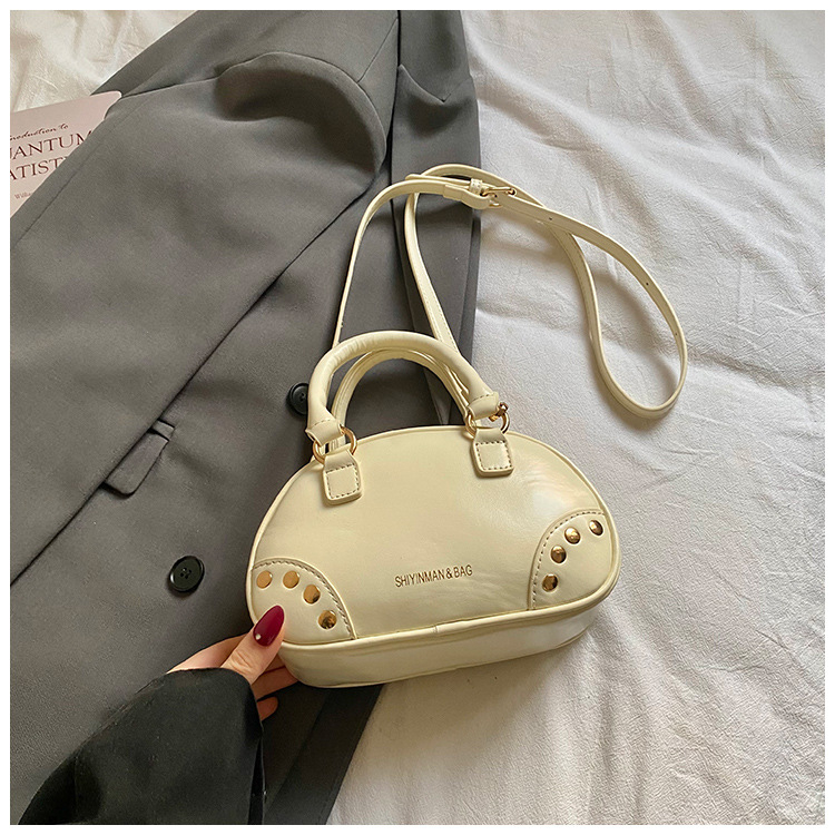 Női PU crossbody táska, városi minimalist stílus, horizontális négyszögletes forma, cipzáras zárás, poliészter bélés, 2026 tavasz szezon