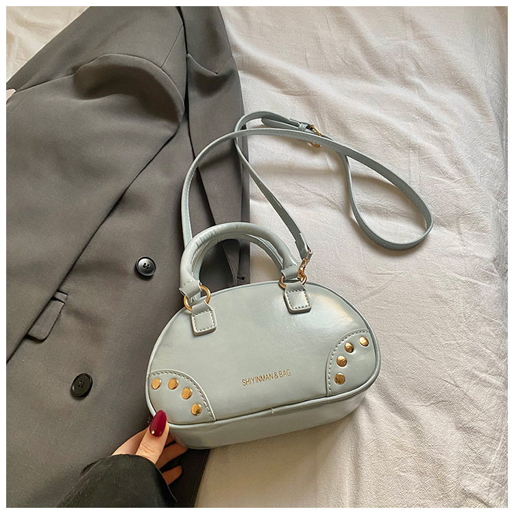 Női PU crossbody táska, városi minimalist stílus, horizontális négyszögletes forma, cipzáras zárás, poliészter bélés, 2026 tavasz szezon