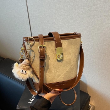 Ženská taška v tvare vedra — PU materiál, tvar vedra, uzáver na zámok, vnútorné vrecko na mobilný telefón, polyesterová podšívka