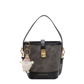 Ženská taška v tvare vedra — PU materiál, tvar vedra, uzáver na zámok, vnútorné vrecko na mobilný telefón, polyesterová podšívka