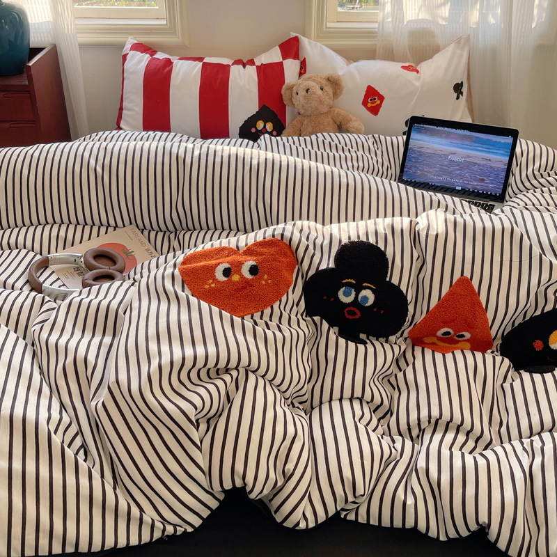 Set de lenjerie pat din bumbac spălat, patru piese, cu broderie cartoon și vopsire reactive