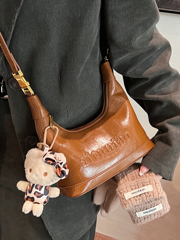 PU dumpling táska cipzárral, belső cipzáros zseb és telefonzseb, egy vállpánt, mindennapi használatra