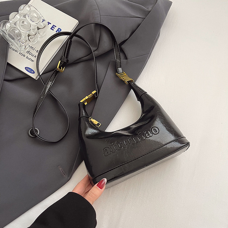 PU dumpling táska cipzárral, belső cipzáros zseb és telefonzseb, egy vállpánt, mindennapi használatra