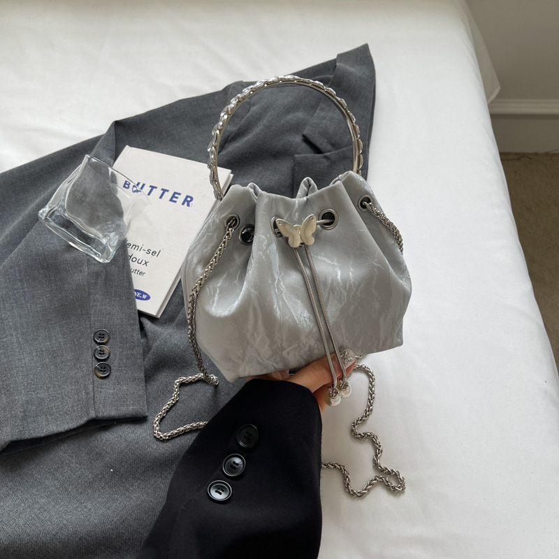 Ženska bucket crossbody torba, PU materijal, zatvaranje šniranjem, bucket oblik, unutarnji džep za telefon