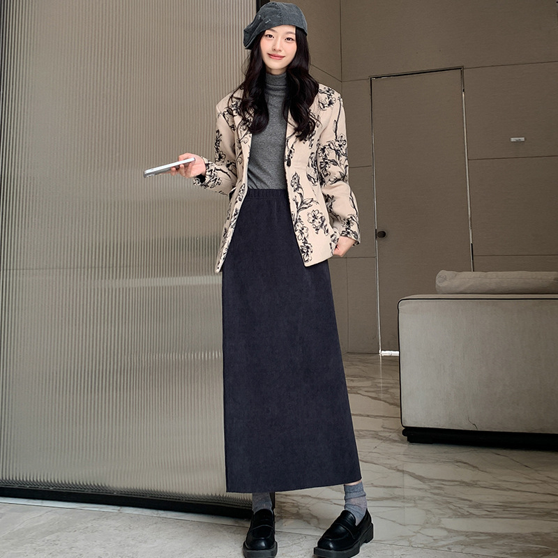 Flísová podšité sukňa s vysokým pásom, priliehavá na boky, strednej dĺžky, s chrbtovým rozparkom, jesenná-zimná, spandexová zmes