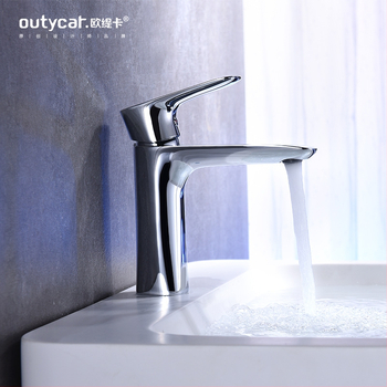 Moderný minimalistický meďový miešací kohútik pre umývadlo, zvislá inštalácia, keramický ventil, tlak 0.1–1.5 MPa