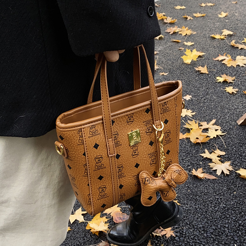 PU bucket cez rameno taška, mestská jednoduchosť, zips, polyesterová podšívka, vrecko na telefón, Zima 2024