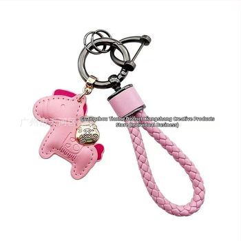 Autókulcs-gyűrű bőrszállal és cinkötvözetből készült pónival – modern minimalist stílus, DIY talizmán