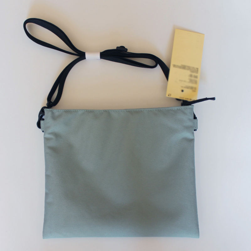 Crossbody torba - lagana, oksford tkanina, stil omotnice, vodootporna, jedna naramenica, horizontalno kvadratnog oblika