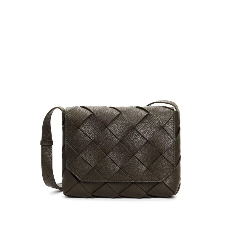 Crossbody torba s gradsko minimalističkim stilom | Koža prvog sloja goveda, tkanata tekstura, horizontalan kvadratni oblik, magnetsko zatvaranje, unutarnja džep za telefon i džep sa zatvaračem