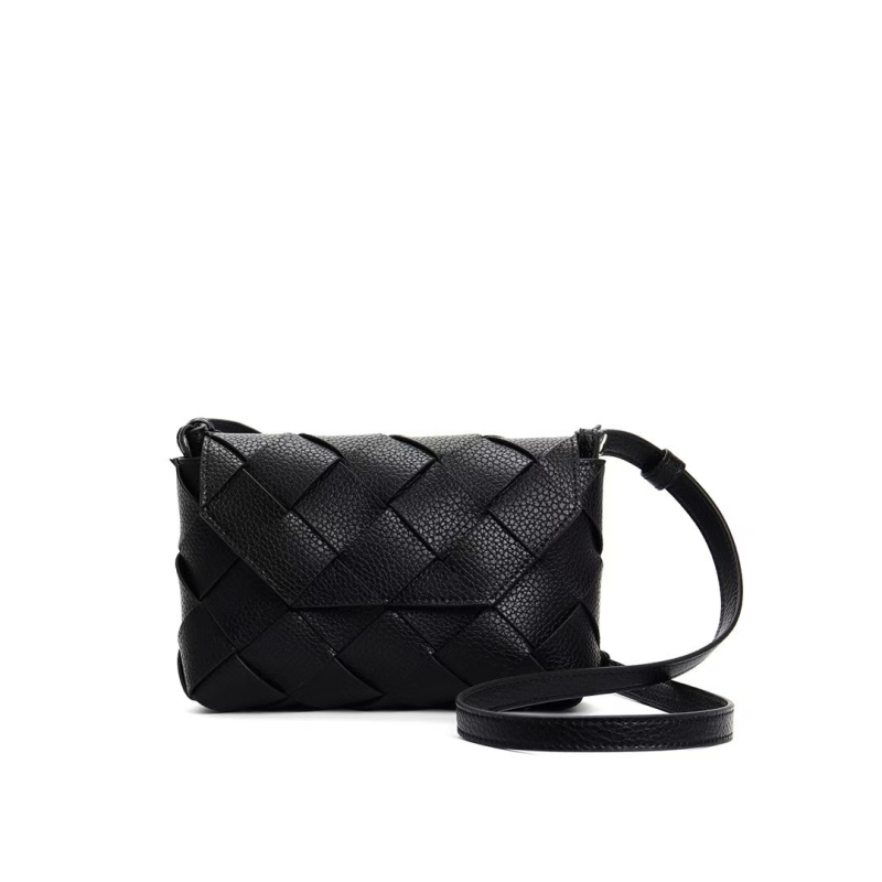Crossbody torba s gradsko minimalističkim stilom | Koža prvog sloja goveda, tkanata tekstura, horizontalan kvadratni oblik, magnetsko zatvaranje, unutarnja džep za telefon i džep sa zatvaračem