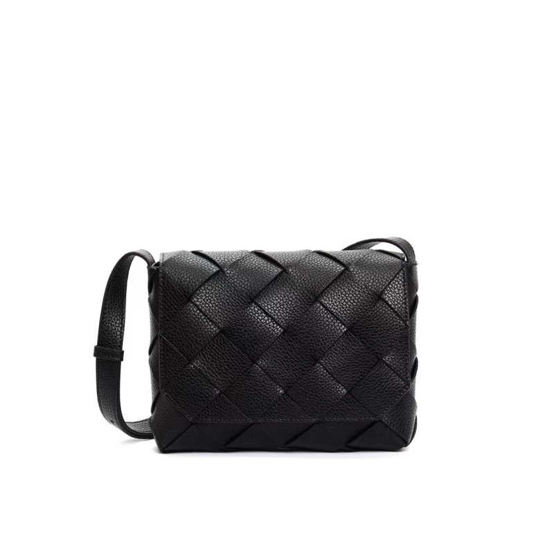 Crossbody torba s gradsko minimalističkim stilom | Koža prvog sloja goveda, tkanata tekstura, horizontalan kvadratni oblik, magnetsko zatvaranje, unutarnja džep za telefon i džep sa zatvaračem