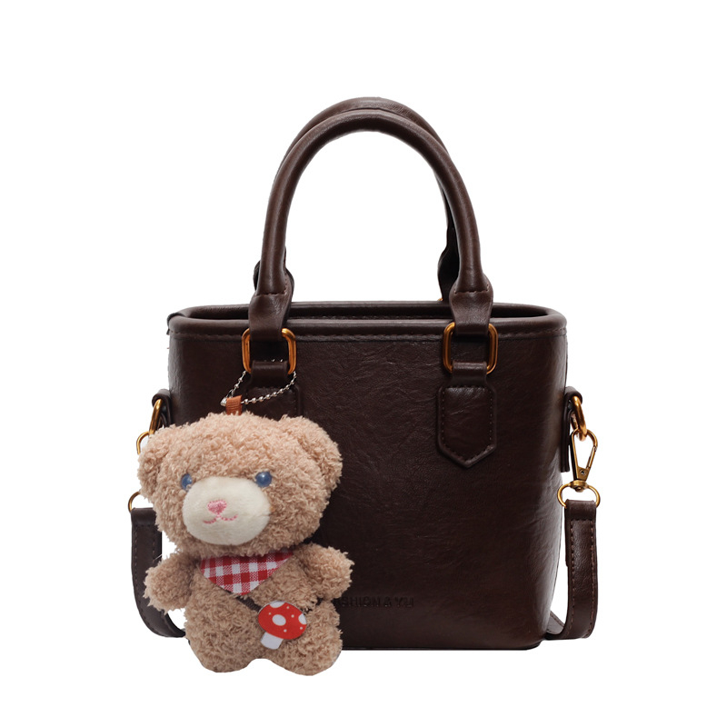 Bucket taška z PU materiálu, zapínanie na zips, vnútorná kapsa na zips, polyesterová podšívka (PU materiál; zapínanie na zips; vnútorná kapsa na zips; polyesterová podšívka)