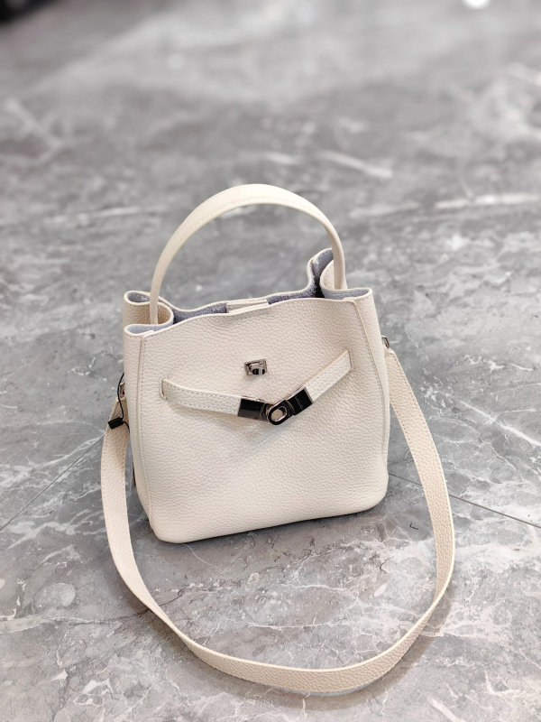 Kožená cylindrická taška, mestský štýl, prvá vrstva hovädzej kože, magnetické zapínanie, podšívka z plátna, vnútorný zipsový vrecko a vrecko na dokumenty