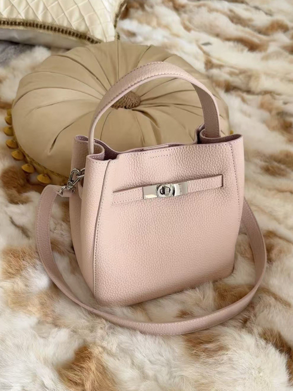 Kožená cylindrická taška, mestský štýl, prvá vrstva hovädzej kože, magnetické zapínanie, podšívka z plátna, vnútorný zipsový vrecko a vrecko na dokumenty