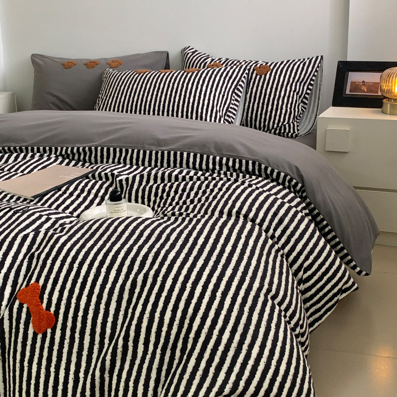 Set de pat din 4 piese, din bumbac 100%, finisaj periat, imprimare și vopsire reactive, model desen animat, potrivit pentru toate sezoanele