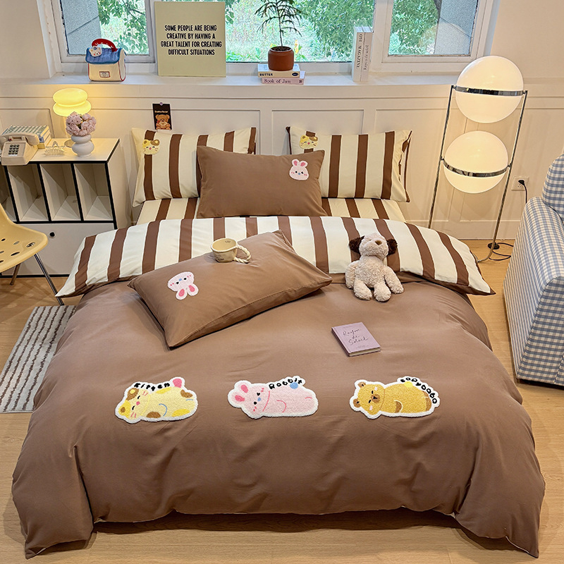 Set de pat din 4 piese, din bumbac 100%, finisaj periat, imprimare și vopsire reactive, model desen animat, potrivit pentru toate sezoanele