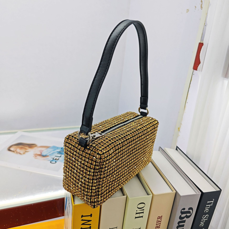 Rhinestone keresztpántos táska, négyzet alakú, cipzáras nyitás, poliészter bélés, belső ID rekesz, tavasz 2026