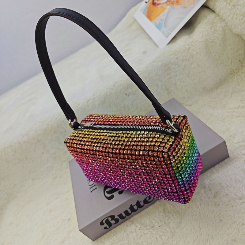 Rhinestone keresztpántos táska, négyzet alakú, cipzáras nyitás, poliészter bélés, belső ID rekesz, tavasz 2026