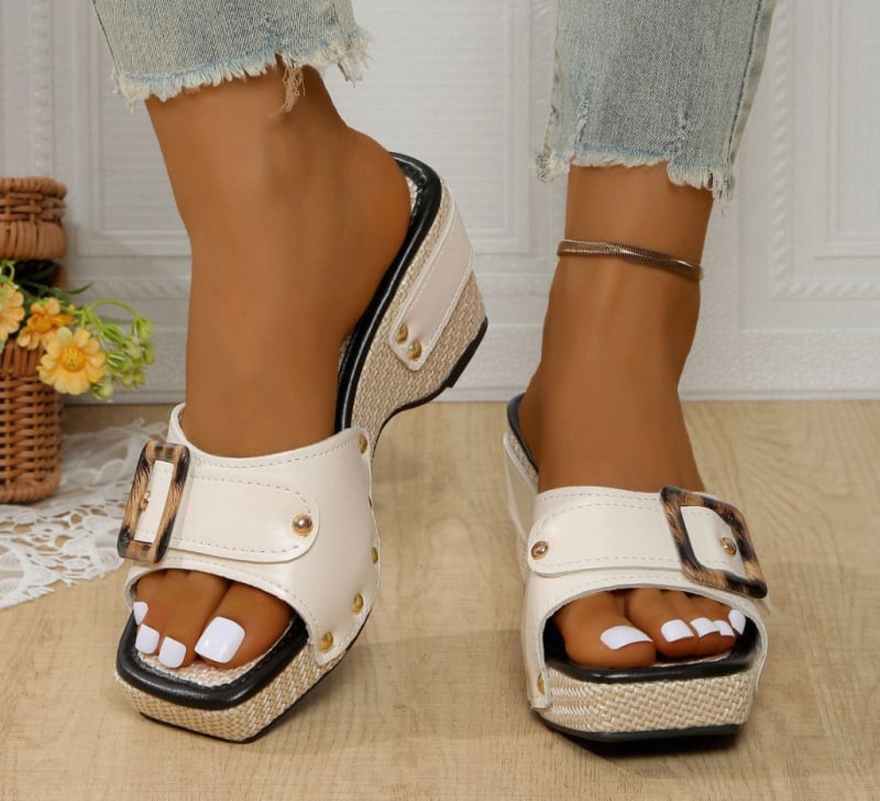 Πέδιλα με σφήνα και φαρδιά σόλα, PU επάνω, τετράγωνη μύτη, καουτσούκ σόλα, καλοκαίρι 2025