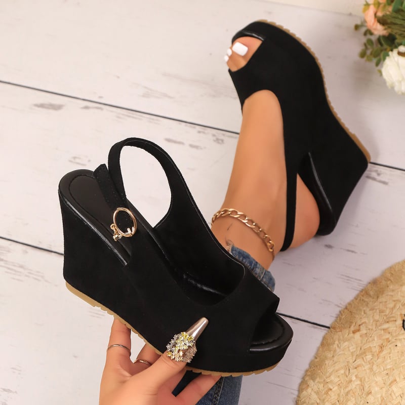 Sandale romane cu toc pe platformă, vârf deschis în formă de gură de pește, partea superioară din țesătură, închidere cu cataramă