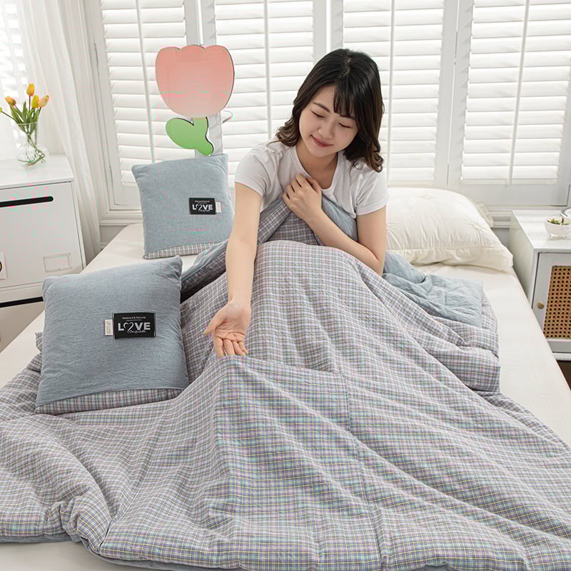 Двупосочен памучен комплект: 2‑в‑1 одеяло и възглавница за охлаждане, за офис или кола, сгъваем дизайн, полиестерна пълнеж, модерен минималистичен стил; модели: райета, геометричен мотив