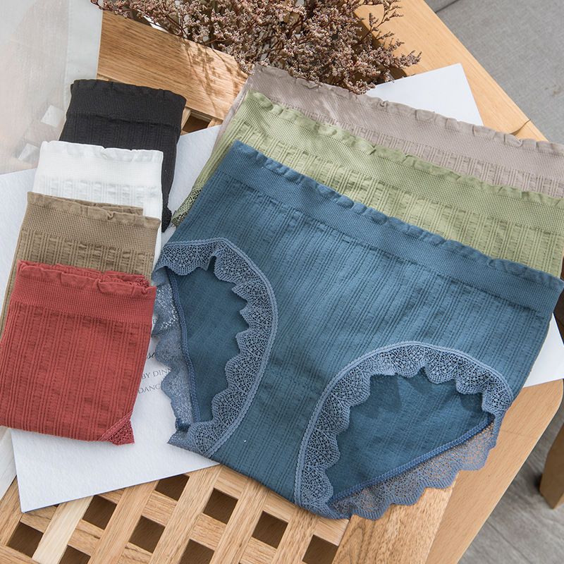 Bezšvové, priedušné dámske nohavičky so stredným pásom, čipkou a bavlnenou vložkou