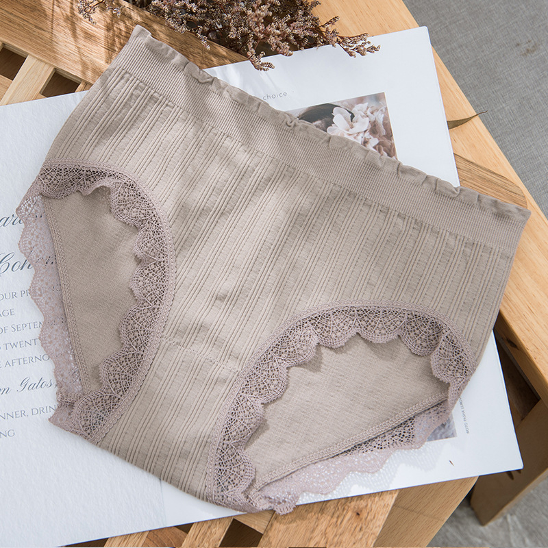 Bezšvové, priedušné dámske nohavičky so stredným pásom, čipkou a bavlnenou vložkou