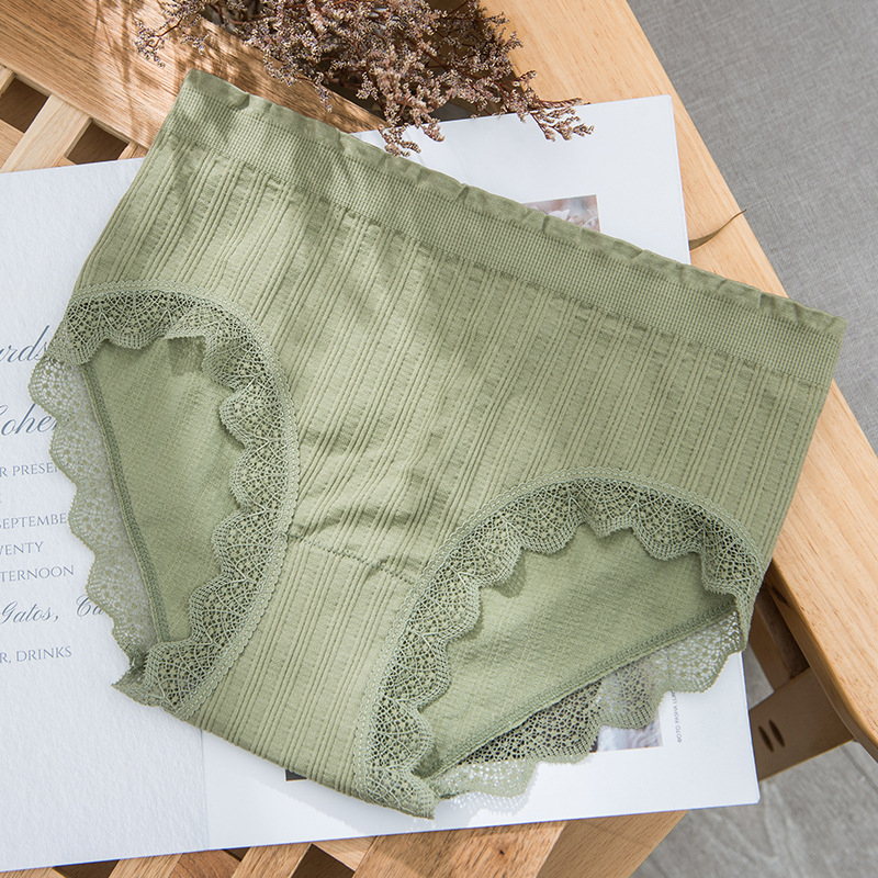 Bezšvové, priedušné dámske nohavičky so stredným pásom, čipkou a bavlnenou vložkou