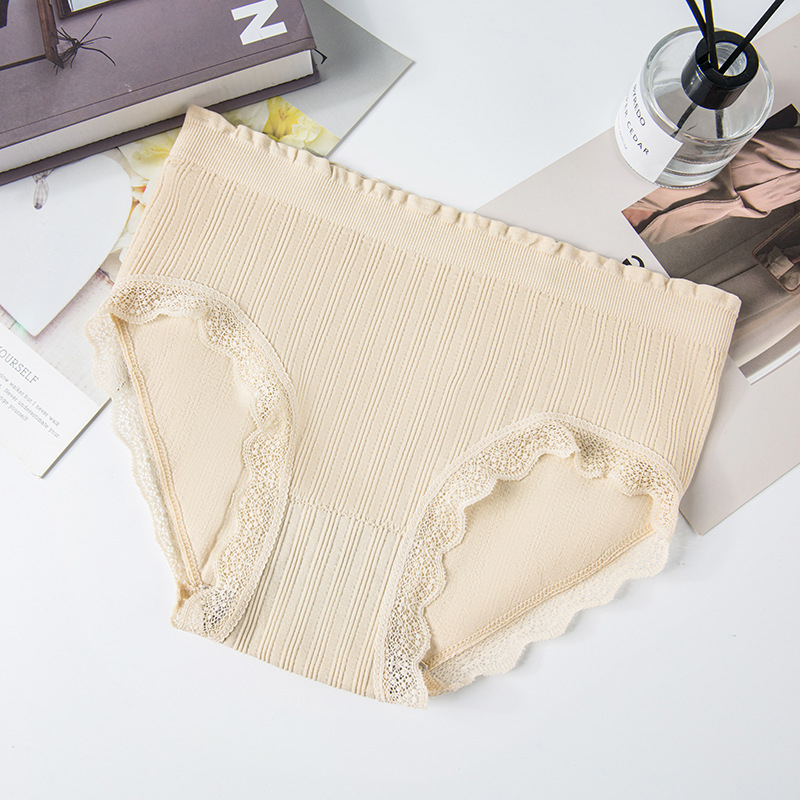 Bezšvové, priedušné dámske nohavičky so stredným pásom, čipkou a bavlnenou vložkou