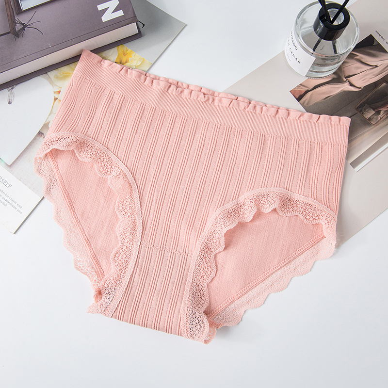 Bezšvové, priedušné dámske nohavičky so stredným pásom, čipkou a bavlnenou vložkou
