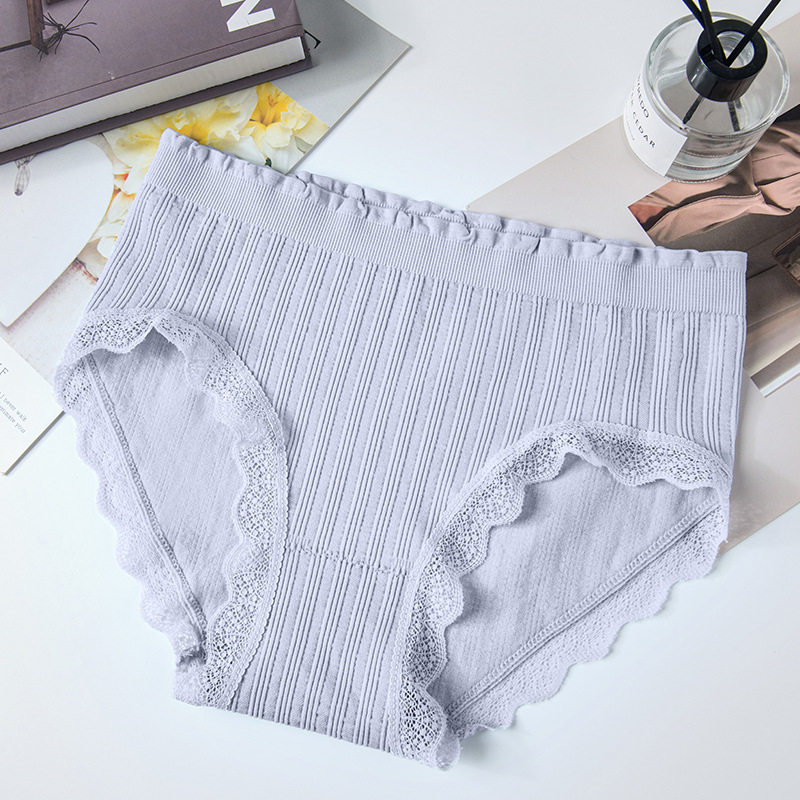 Bezšvové, priedušné dámske nohavičky so stredným pásom, čipkou a bavlnenou vložkou