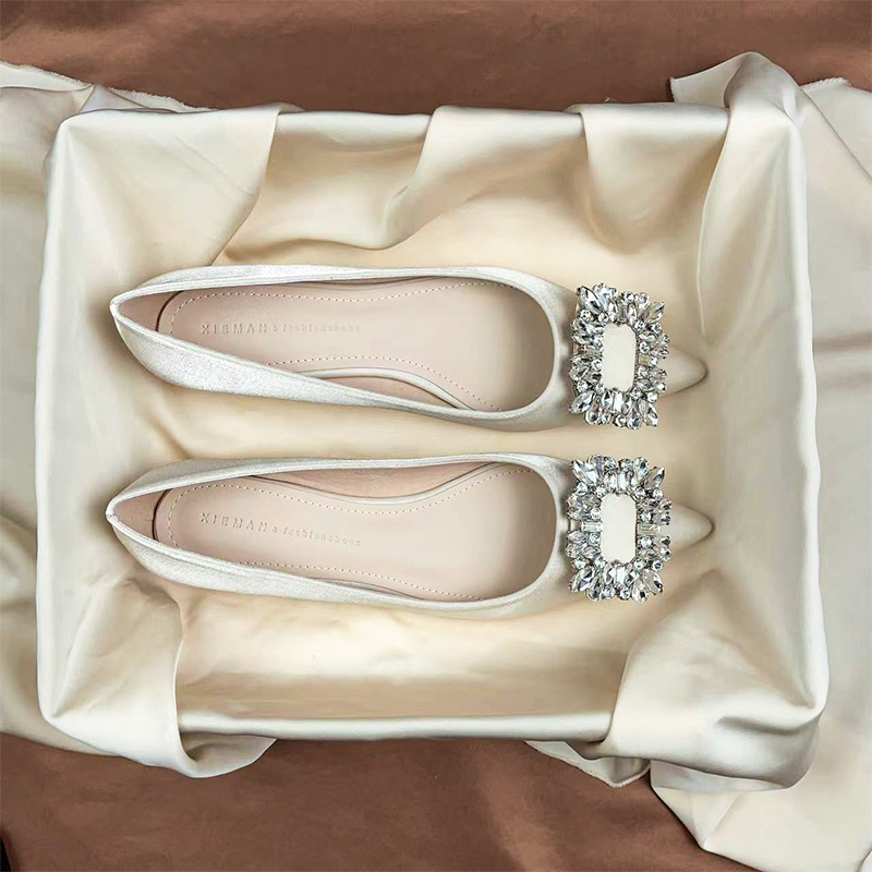 Dámske ploché topánky — okrúhla špička, PU vršok, gumová podrážka, mikrovláknová výstelka, slip-on