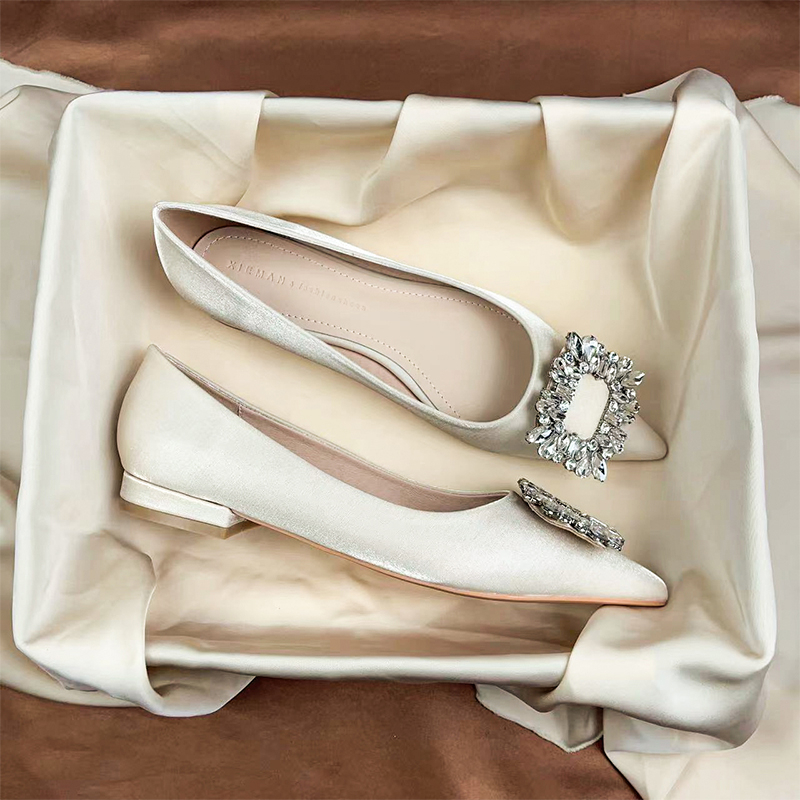 Dámske ploché topánky — okrúhla špička, PU vršok, gumová podrážka, mikrovláknová výstelka, slip-on