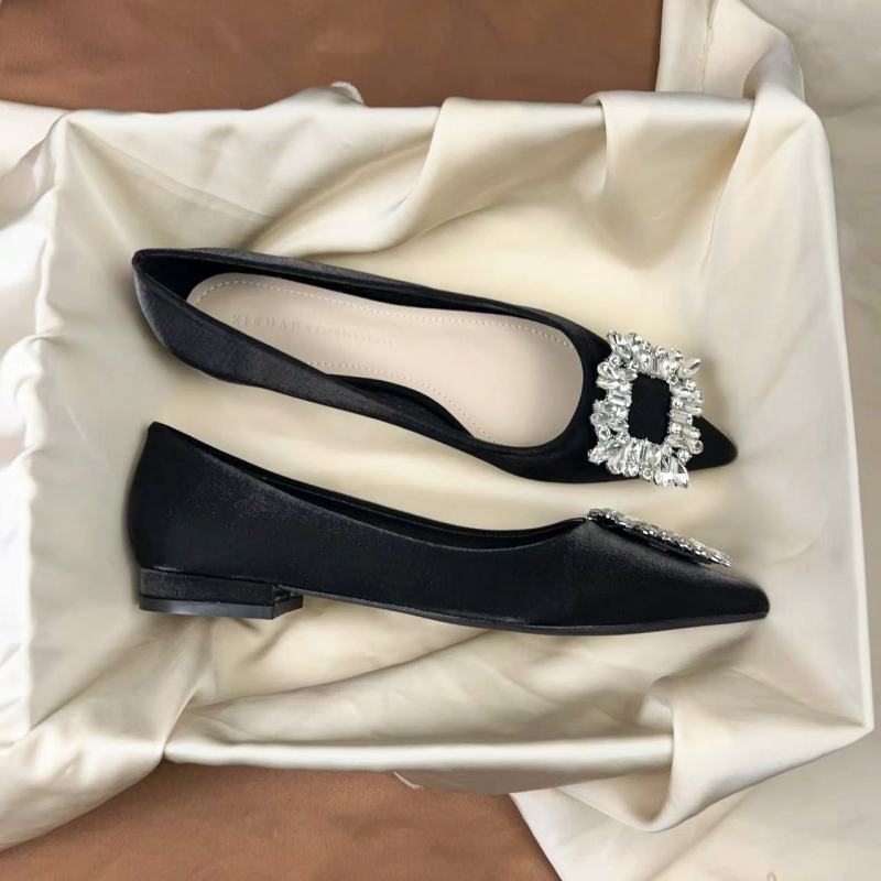 Dámske ploché topánky — okrúhla špička, PU vršok, gumová podrážka, mikrovláknová výstelka, slip-on