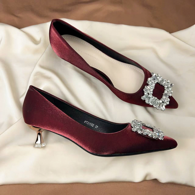 Dámske ploché topánky — okrúhla špička, PU vršok, gumová podrážka, mikrovláknová výstelka, slip-on