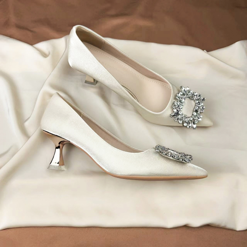 Dámske ploché topánky — okrúhla špička, PU vršok, gumová podrážka, mikrovláknová výstelka, slip-on