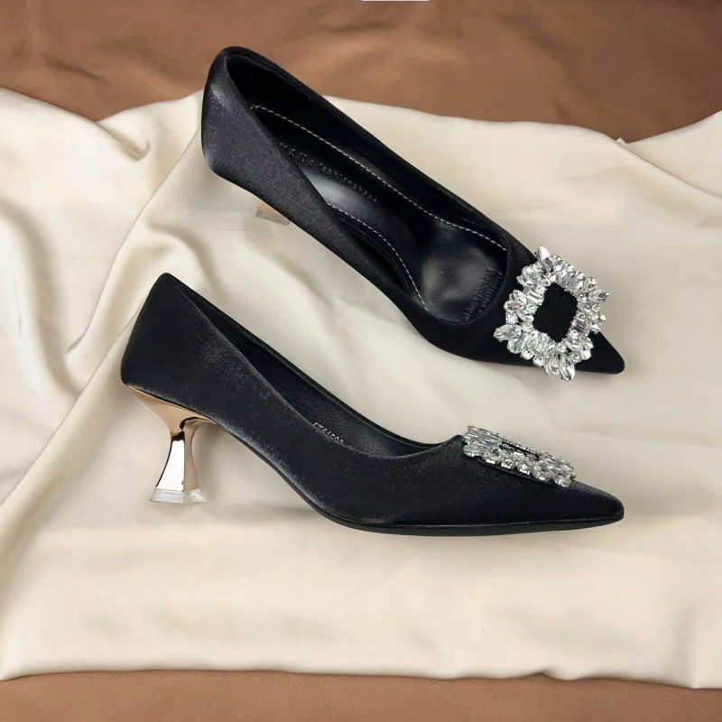 Dámske ploché topánky — okrúhla špička, PU vršok, gumová podrážka, mikrovláknová výstelka, slip-on