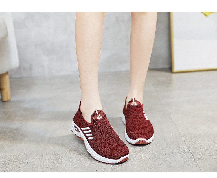 Γυναικεία αθλητικά παπούτσια casual με επάνω μέρος από πλεκτό ύφασμα, στρογγυλή μύτη, χαμηλό τακούνι 1–3 εκ., εσωτερική επένδυση από δίχτυ, σόλα από πλαστικό