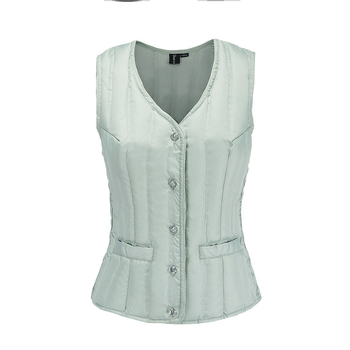 Γυναικείο κοντό γιλέκο με πούπουλα, λεπτό και εφαρμοστό, χωρίς μανίκια χωρίς γιακά; γέμισμα: πούπουλο από λευκή πάπια; εξωτερικό ύφασμα: 100% πολυεστέρας; επένδυση: πολυεστέρας; μήκος: 40–50 cm