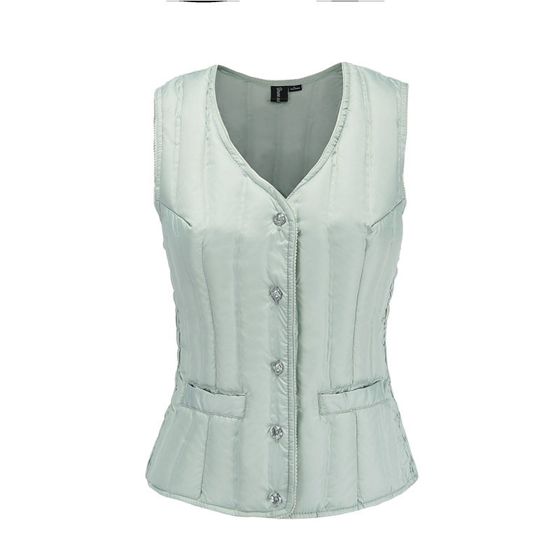 Γυναικείο κοντό γιλέκο με πούπουλα, λεπτό και εφαρμοστό, χωρίς μανίκια χωρίς γιακά; γέμισμα: πούπουλο από λευκή πάπια; εξωτερικό ύφασμα: 100% πολυεστέρας; επένδυση: πολυεστέρας; μήκος: 40–50 cm