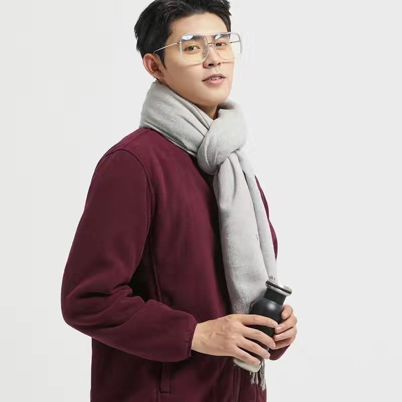 Uniszex téli kétoldalas fleece dzseki, szélvédett, szintetikus rostok keverékéből.