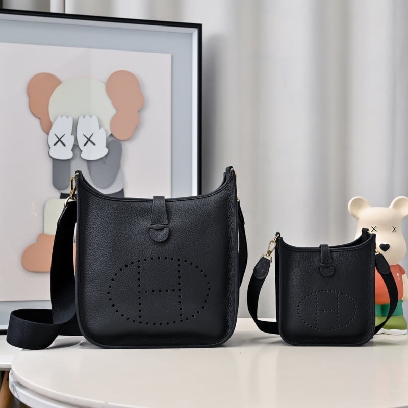 Γυναικεία δερμάτινη τσάντα ώμου από δέρμα πρώτης στρώσης, οριζόντιο τετράγωνο σχήμα, μαγνητικό κούμπωμα, αστικό στυλ μετακινήσεων, άνοιξη 2025