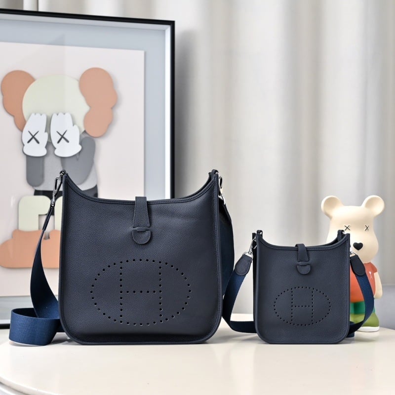 Γυναικεία δερμάτινη τσάντα ώμου από δέρμα πρώτης στρώσης, οριζόντιο τετράγωνο σχήμα, μαγνητικό κούμπωμα, αστικό στυλ μετακινήσεων, άνοιξη 2025