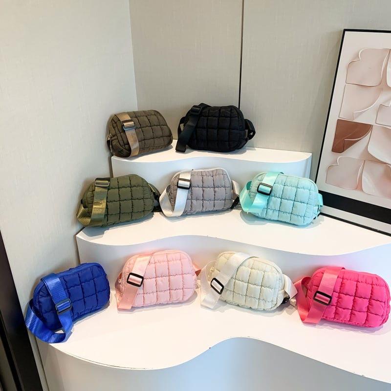 Ženska crossbody torba s oblacima i kvadratnim uzorkom, zatvaranje zipom, jedan remen, podstava poliester, unutarnji džep s zipom i džep za telefon